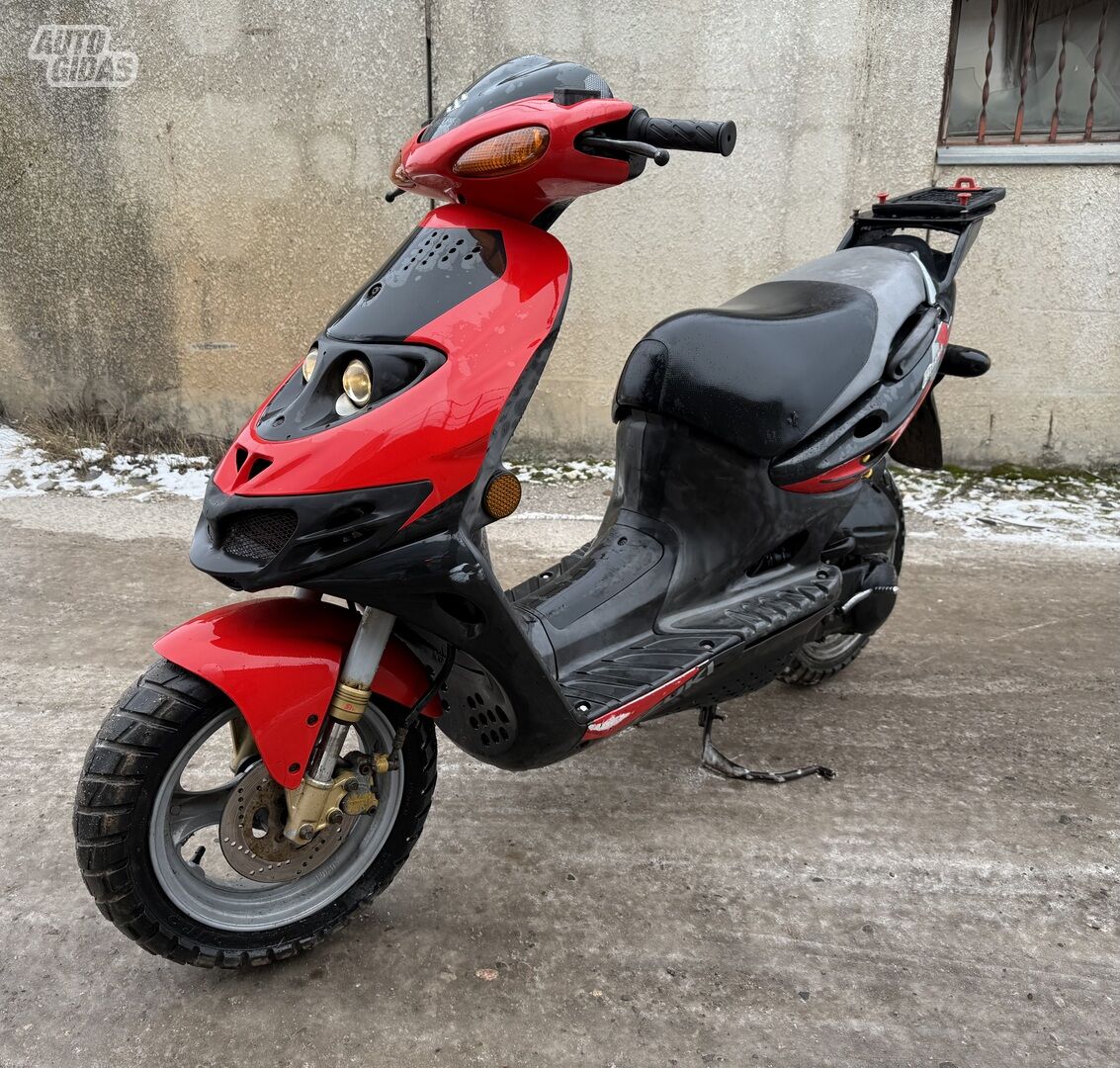 Suzuki AY 2003 m Motoroleris / Mopedas