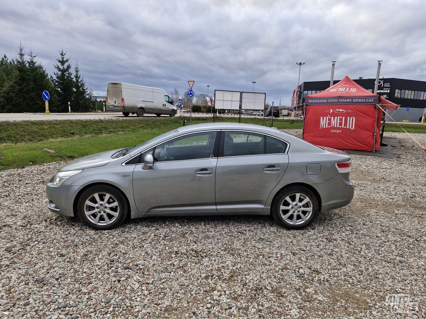 Toyota Avensis 2010 y Hatchback