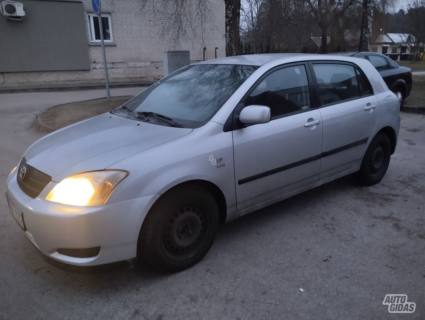 Toyota Corolla VVT-i 2003 m