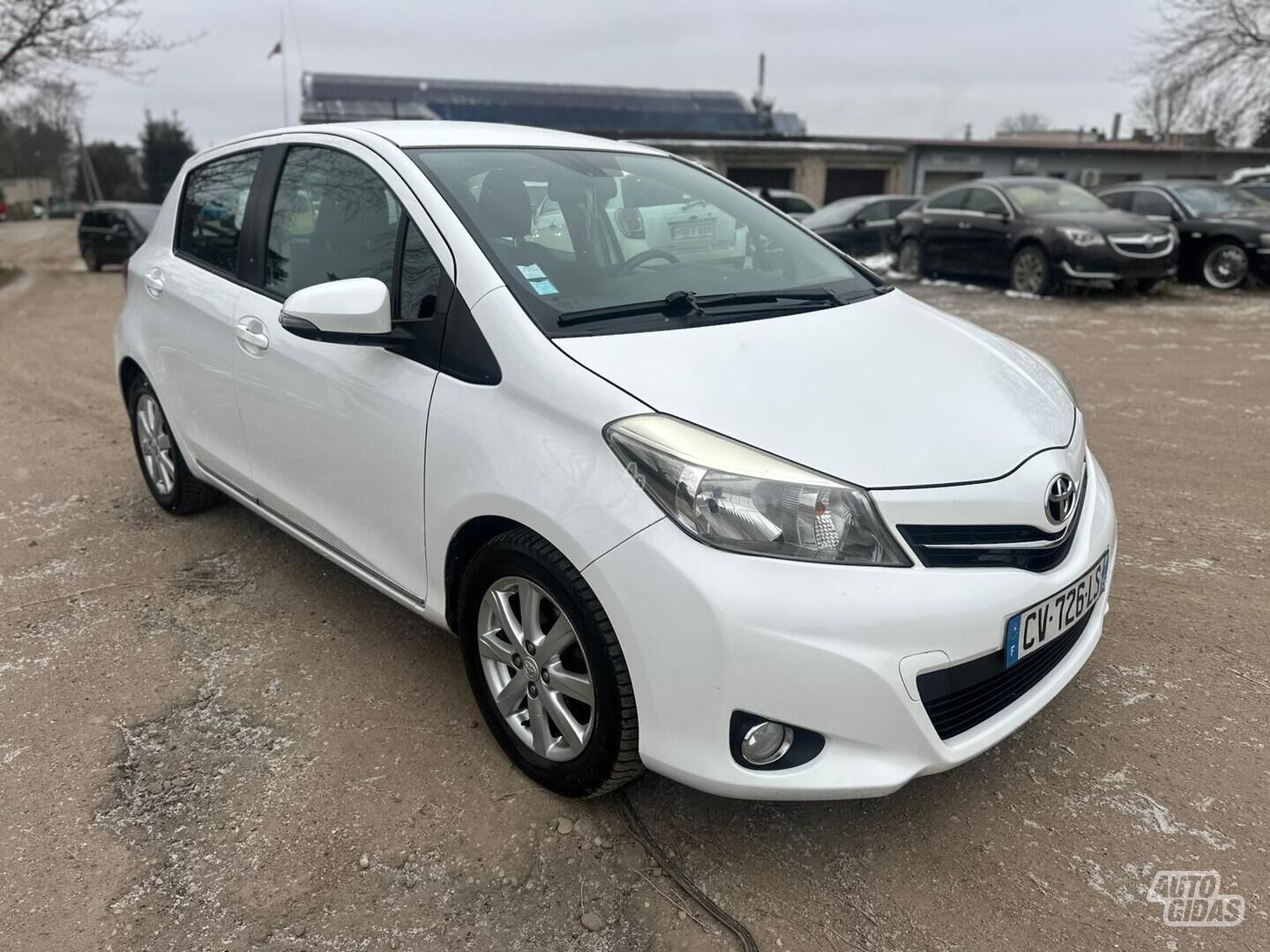 Toyota Yaris 2013 y Hatchback