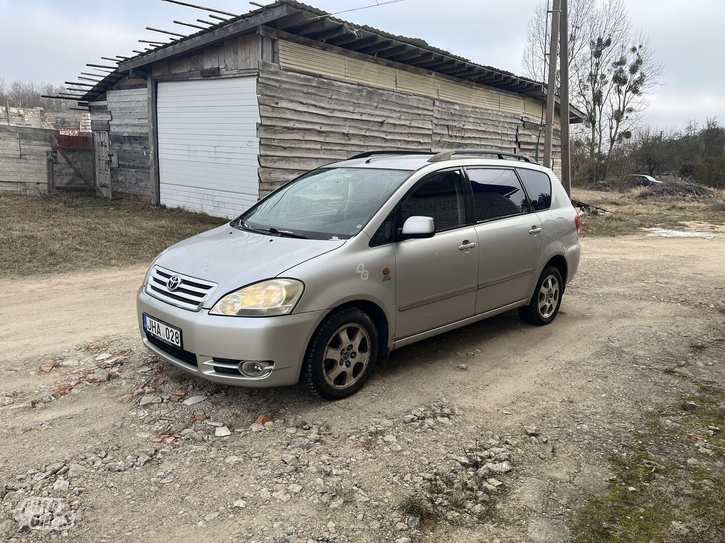 Toyota Avensis Verso 2001 y Van