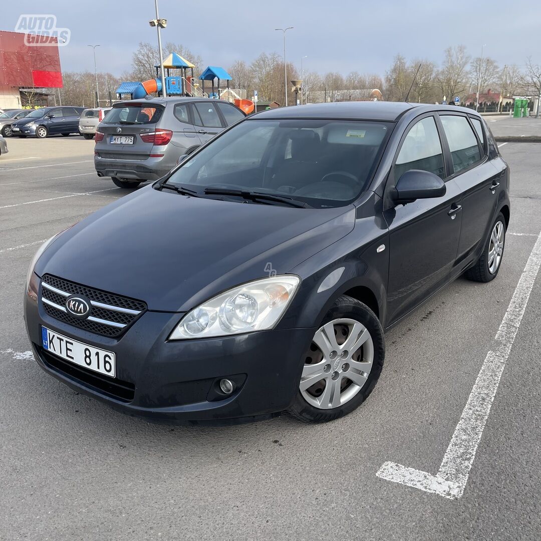 Kia Cee'd 2009 y Hatchback