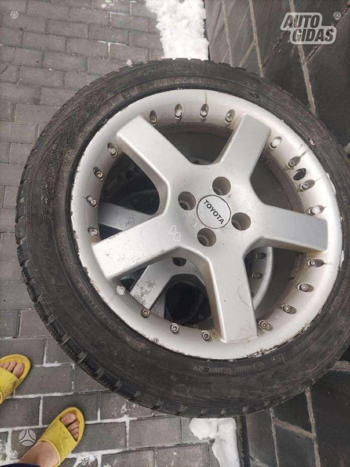 Toyota Corolla light alloy R17 rims