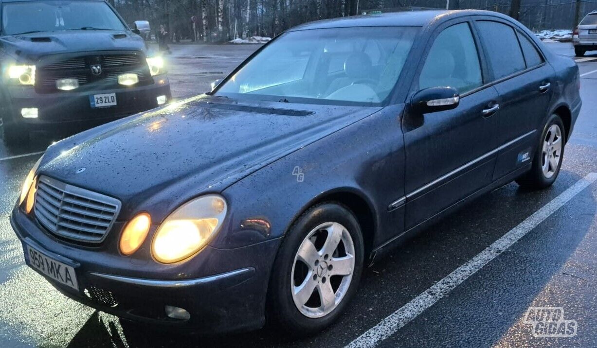 Mercedes-Benz E 220 2004 г Седан