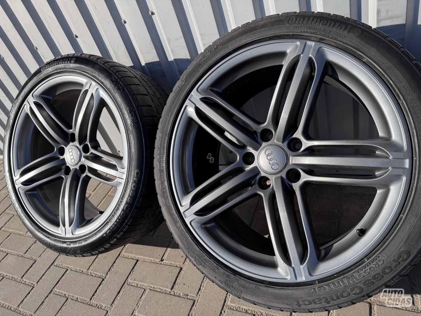 Q7 light alloy R21 rims