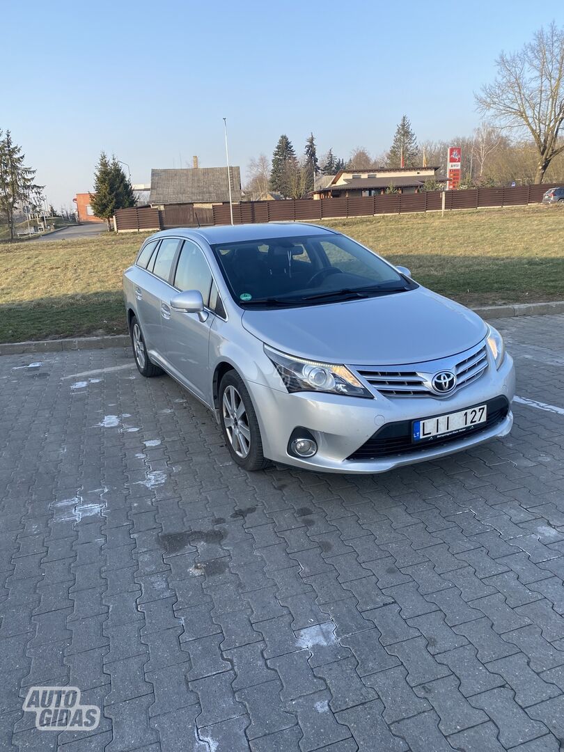 Toyota Avensis 2013 y Wagon