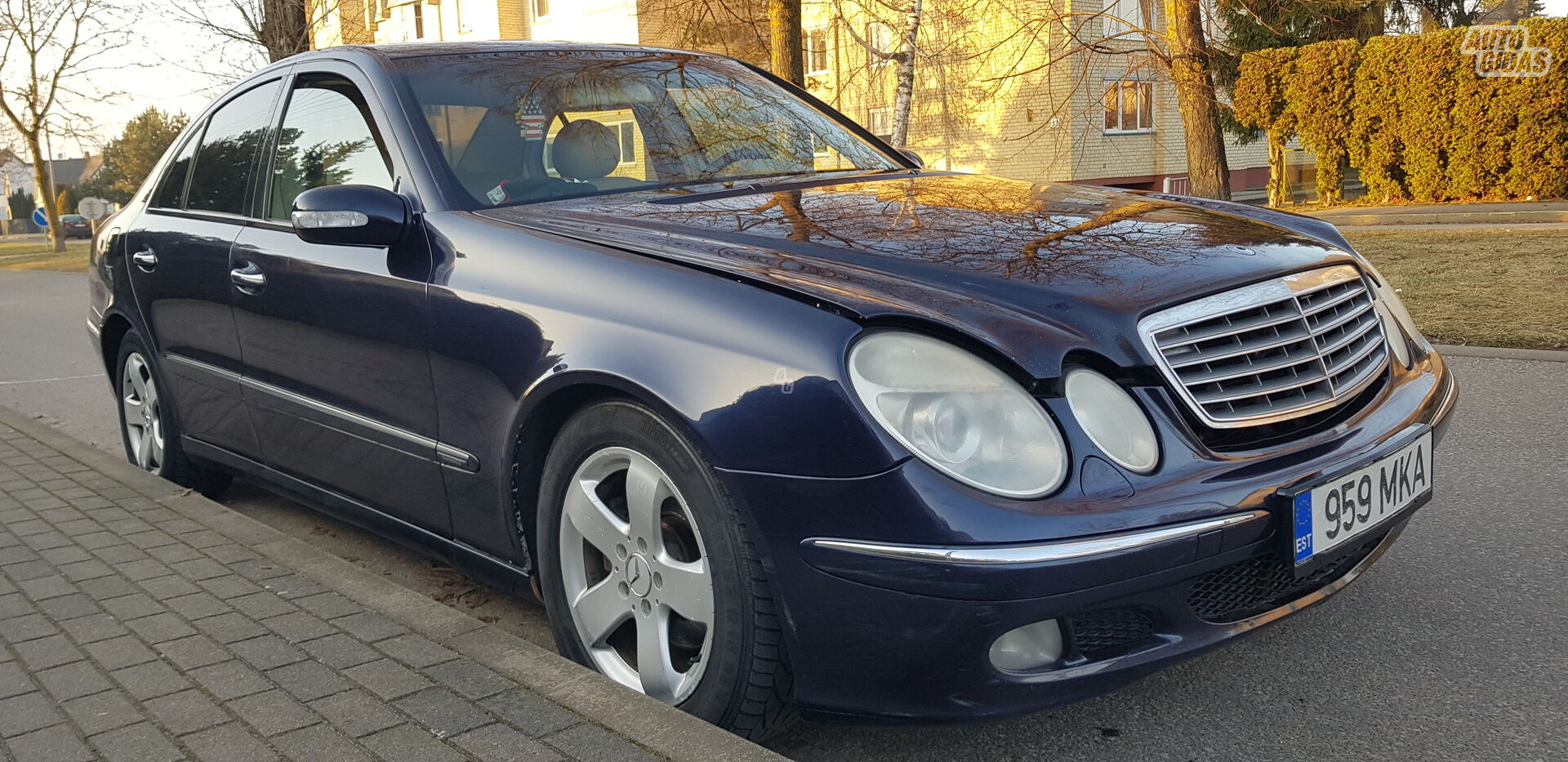 Mercedes-Benz E 220 2004 г Седан