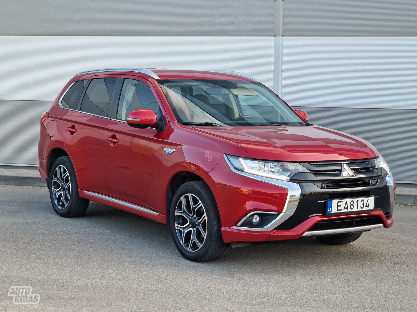 Mitsubishi Outlander PHEV 2015 г