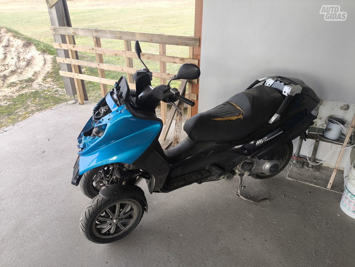 Piaggio MP-3 2009 y Three-wheel motorcycle