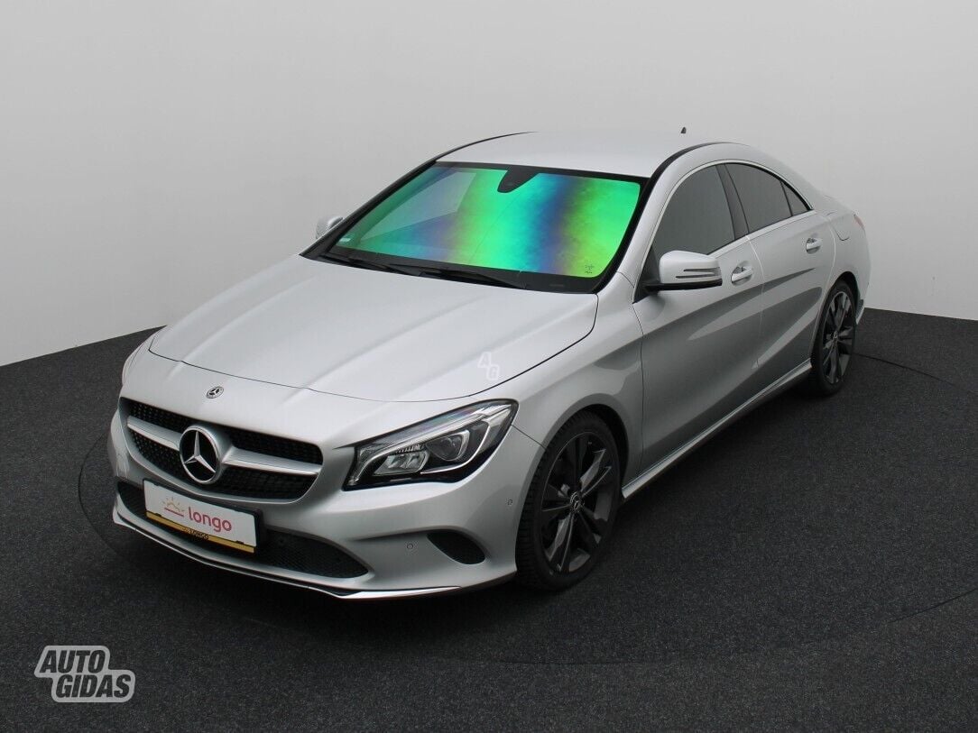 Mercedes-Benz CLA180 2018 y Sedan