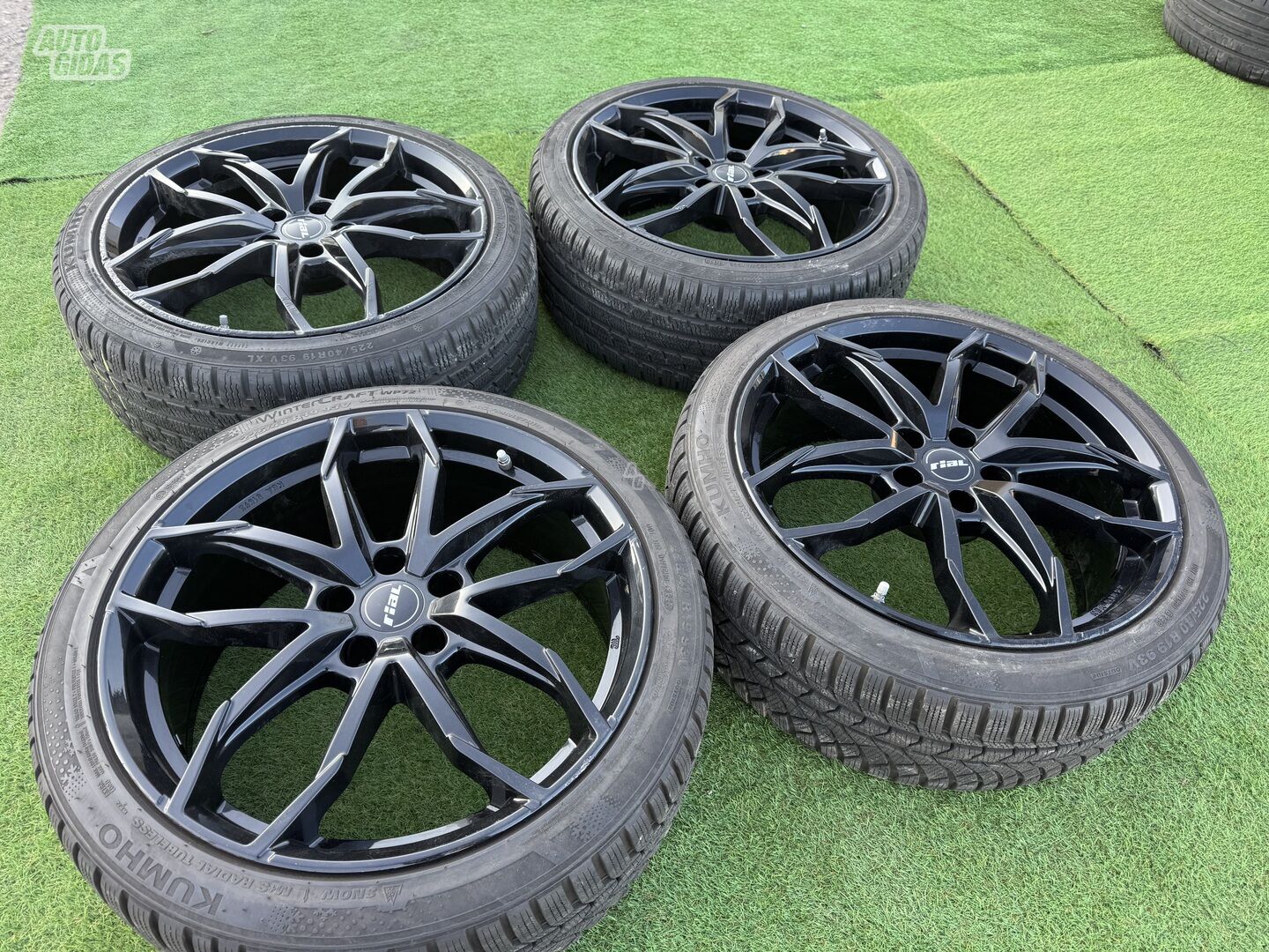 Rial Siunciam, 8J ET33 light alloy R19 rims