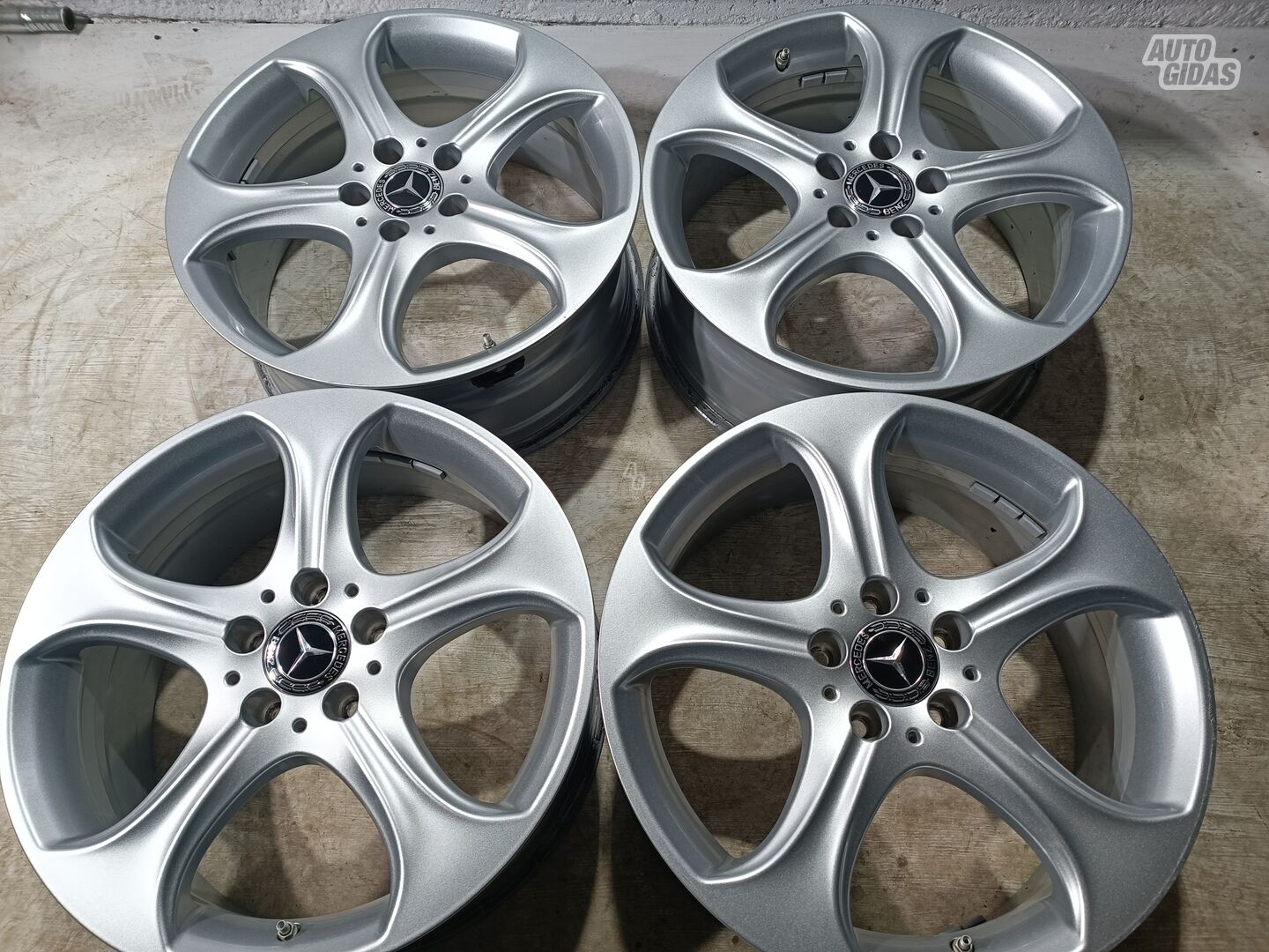 Mercedes-Benz C klasė, W205 C 300 light alloy R18 rims