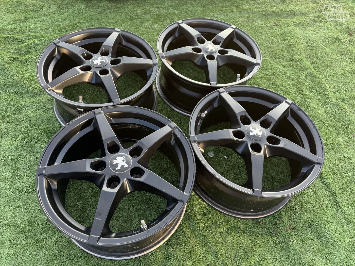 Peugeot Siunciam, 7J ET40 light alloy R16 rims