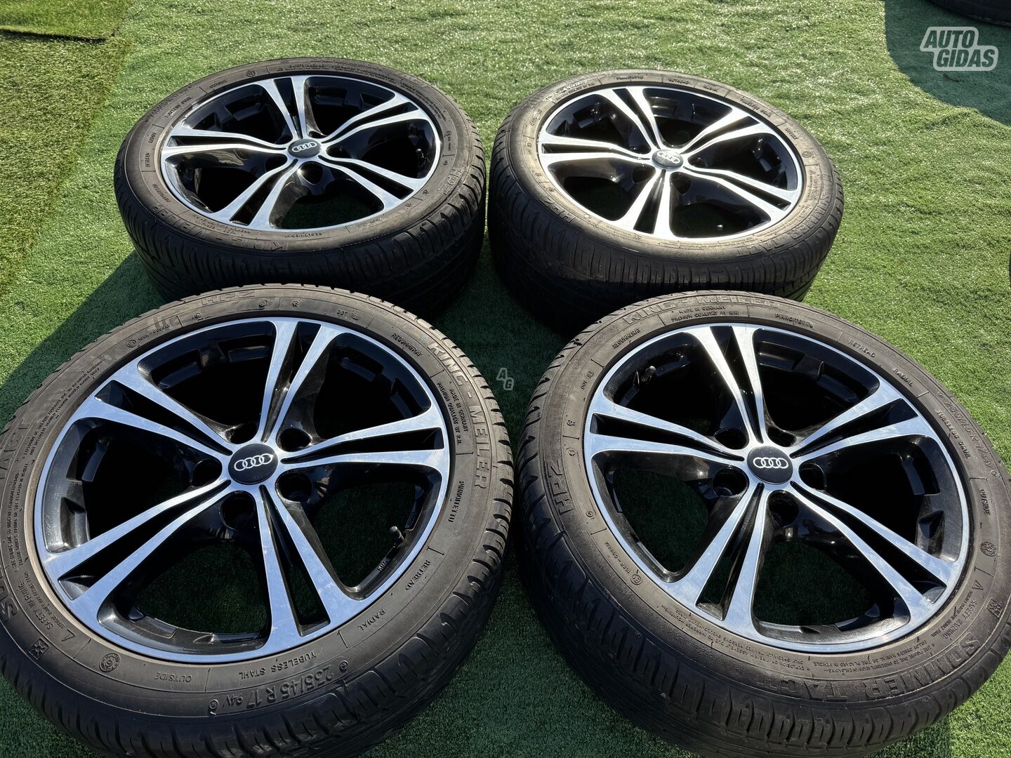 Audi Siunciam, 7.5J ET35 light alloy R17 rims