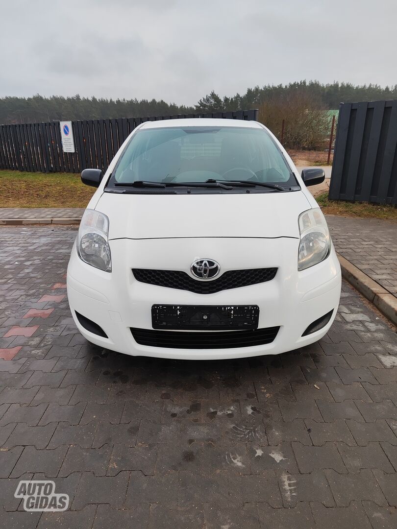 Toyota Yaris II 2010 y parts