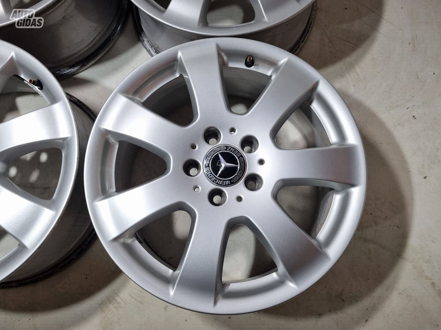 Mercedes-Benz Vito, Viano R17 V 220 light alloy R17 rims