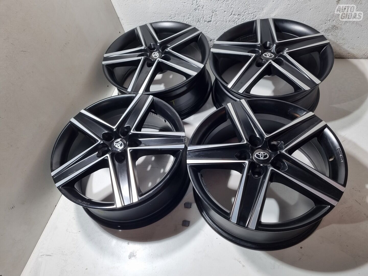 Toyota R18 C-HR light alloy R18 rims