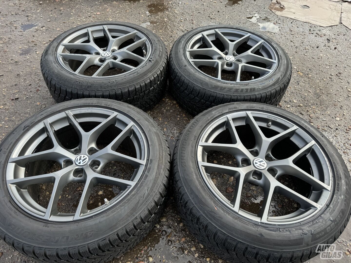 Volkswagen Siunciam, 8J ET50 light alloy R19 rims