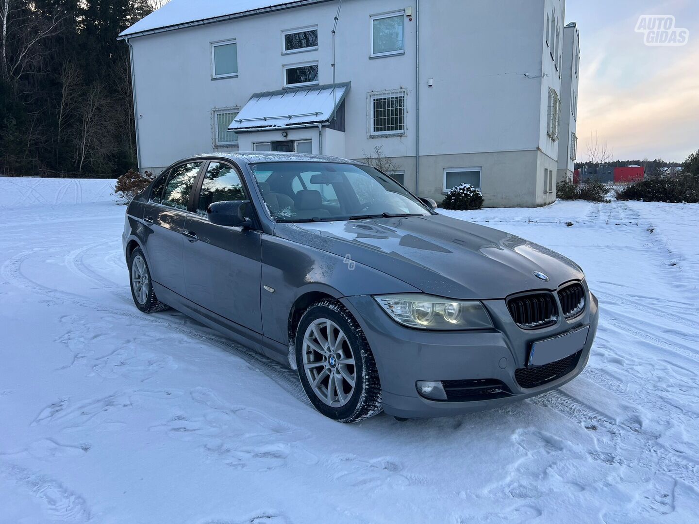 Bmw 318 2009 y Sedan