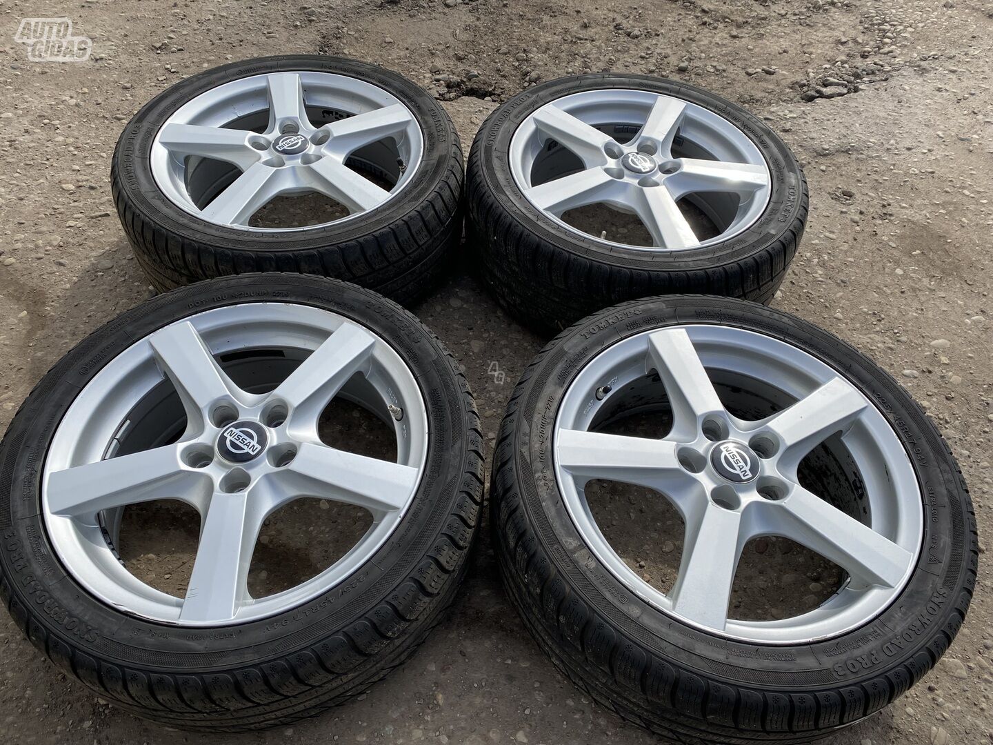 Nissan Siunciam, 7J ET48 light alloy R17 rims