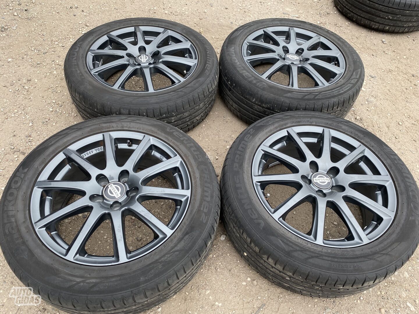 Nissan Siunciam, 7J ET40 light alloy R17 rims