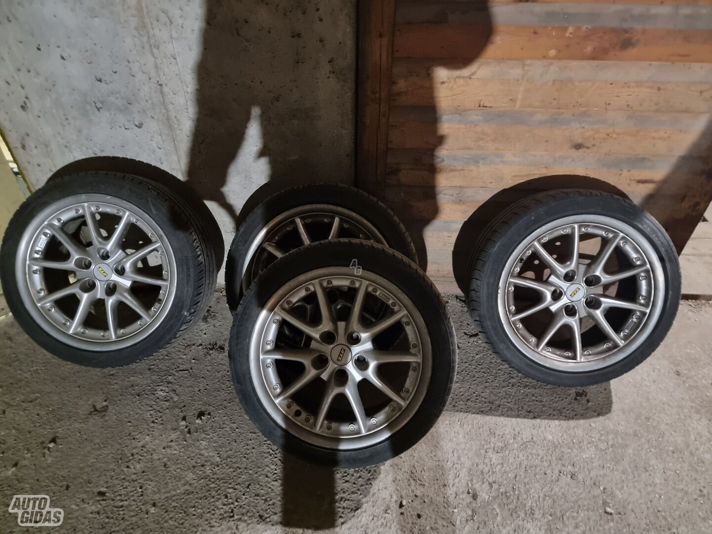 Light alloy R18 rims