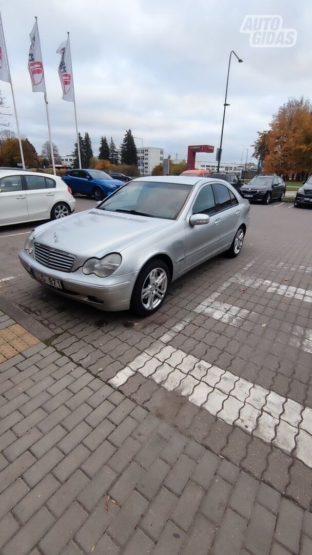 Mercedes-Benz C 200 2001 г Седан