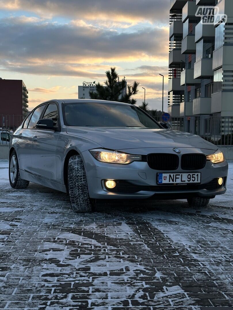 Bmw 318 2011 m Sedanas