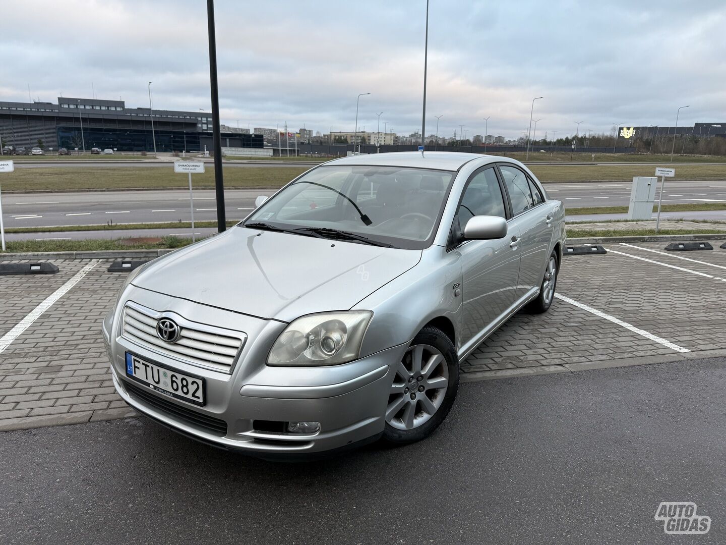 Toyota Avensis 2005 г Седан