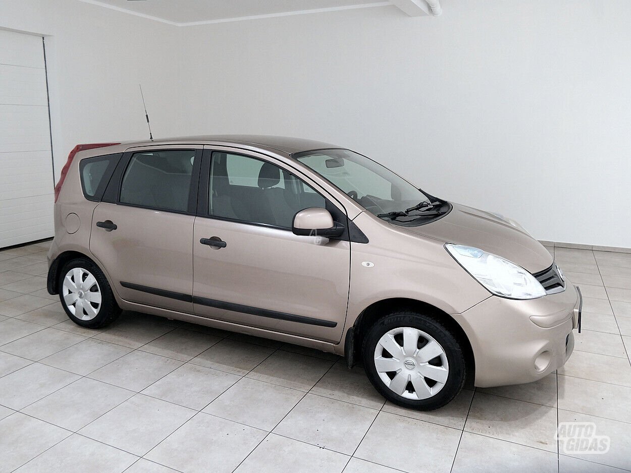 Nissan Note 2013 г Хэтчбек