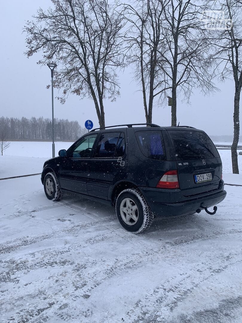 Mercedes-Benz ML 320 1999 y Off-road / Crossover