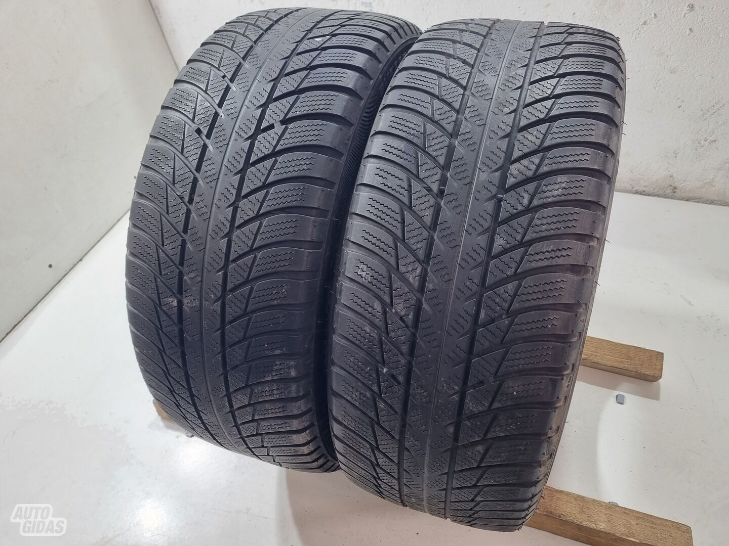 Bridgestone R17 зимние шины для автомобилей