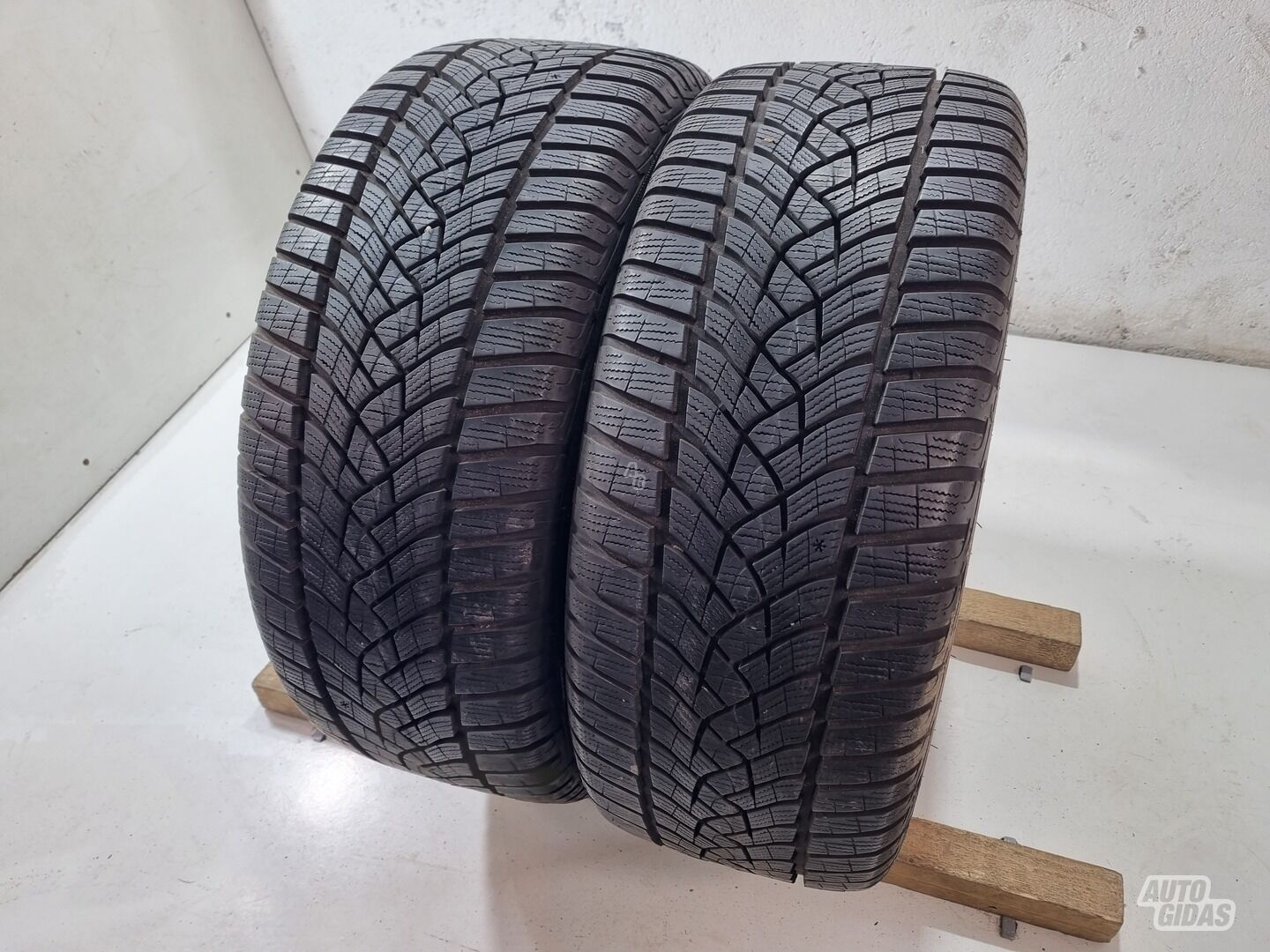 Goodyear 8-9mm R18 winter tyres passanger car