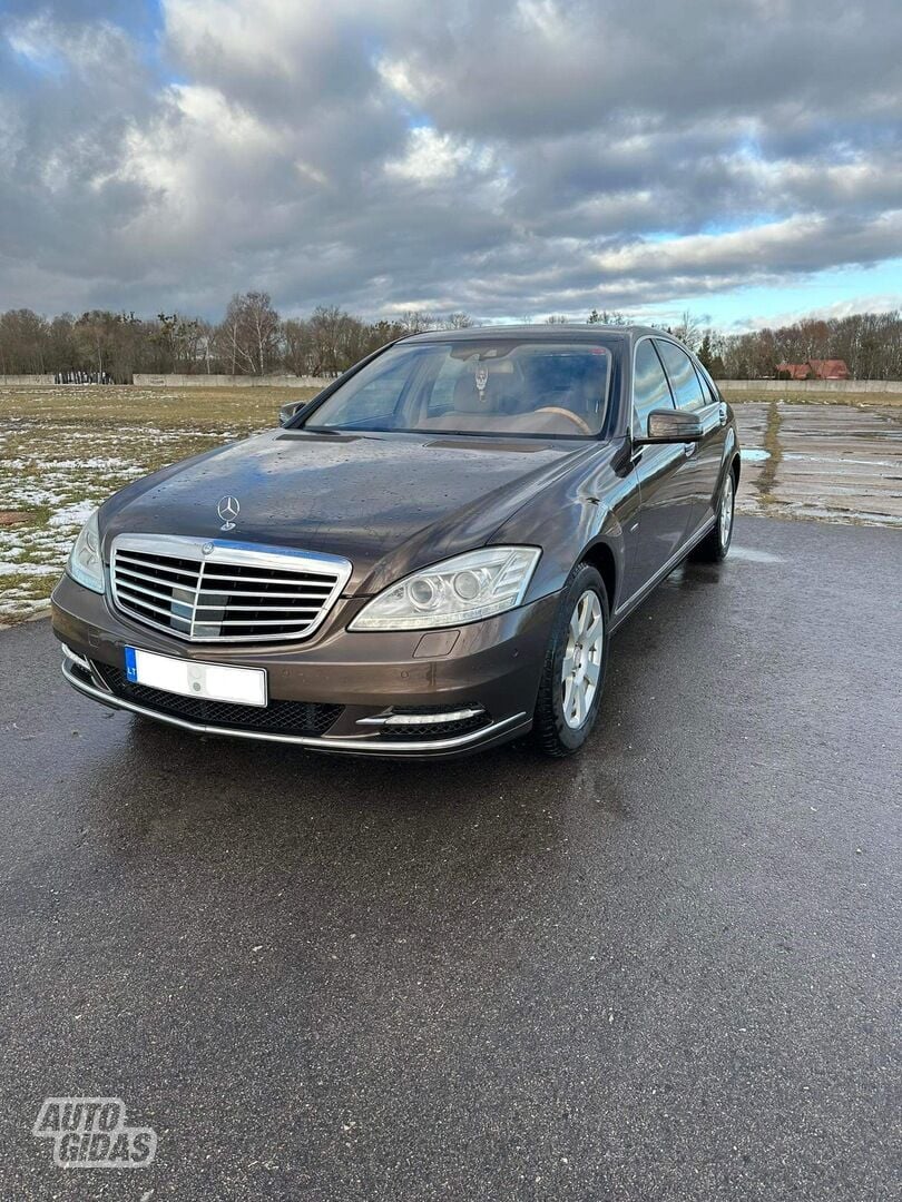 Mercedes-Benz S 400 2010 y Sedan