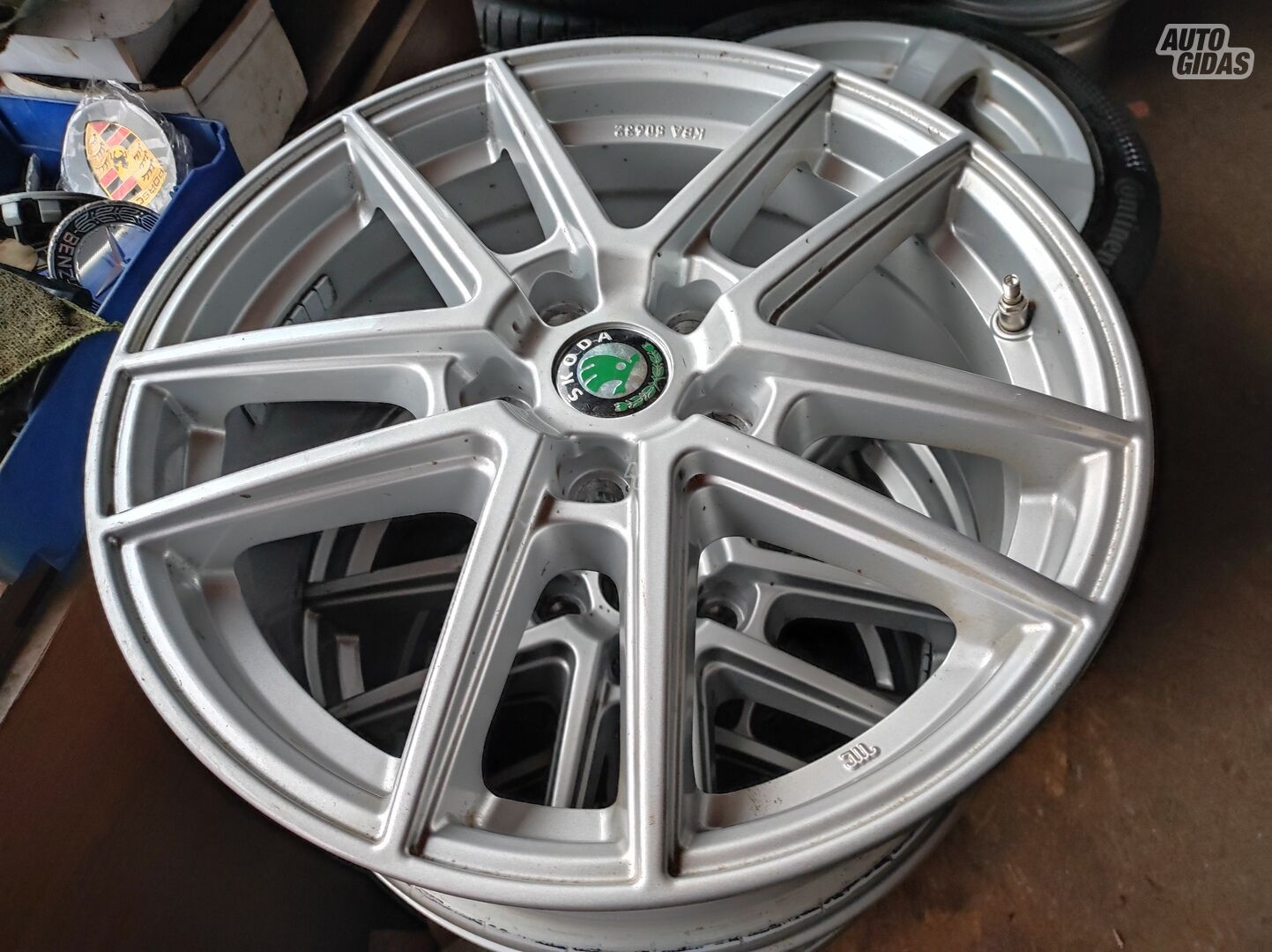 Dezent et 44 light alloy R17 rims