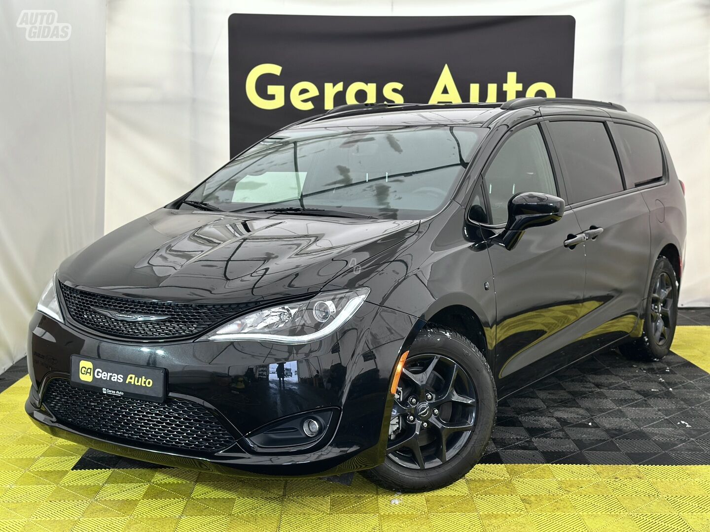 Chrysler Pacifica 2020 m Vienatūris