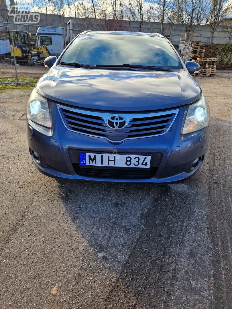 Toyota Avensis 2010 y Wagon