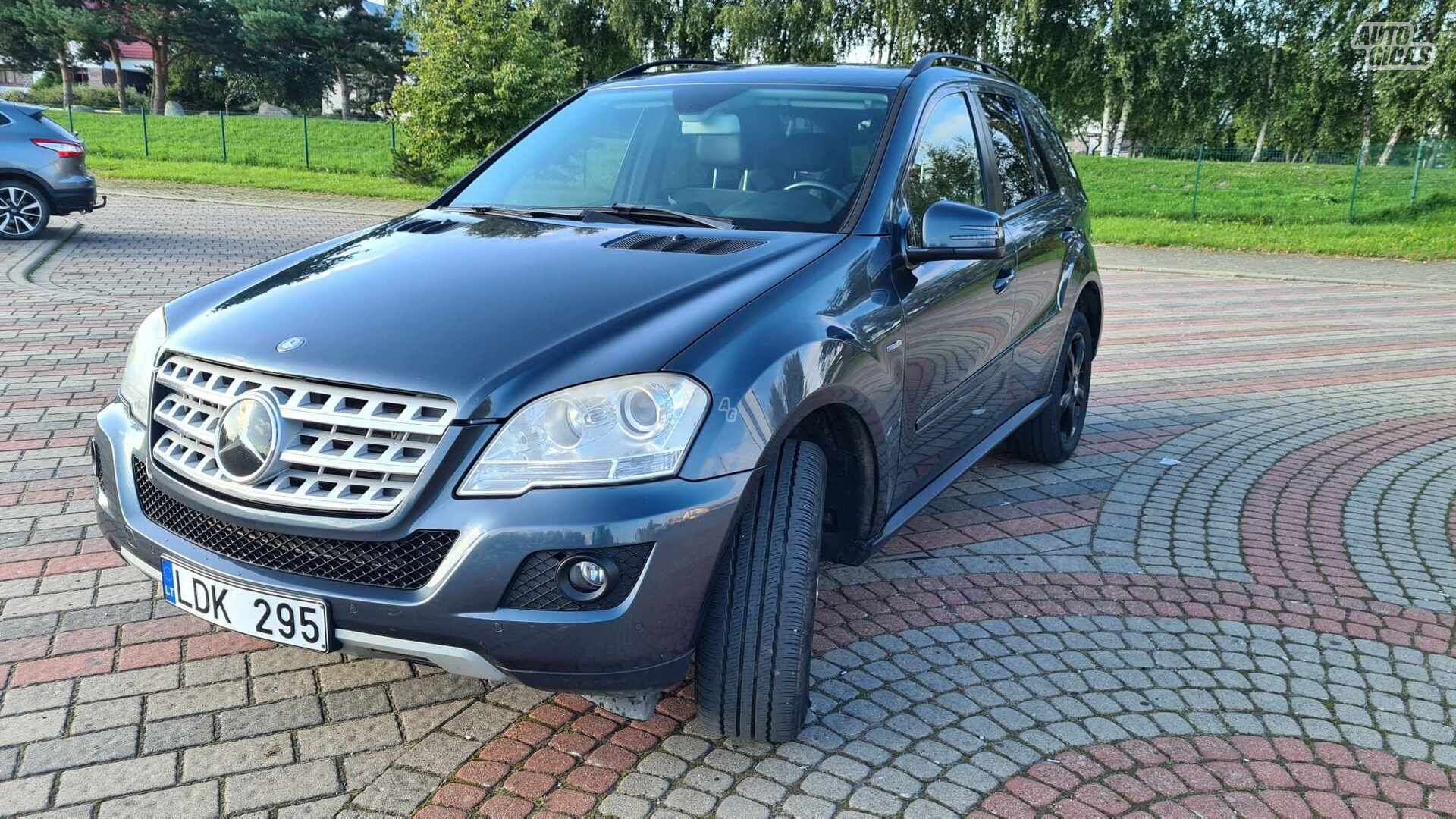 Mercedes-Benz ML 300 2011 y Off-road / Crossover