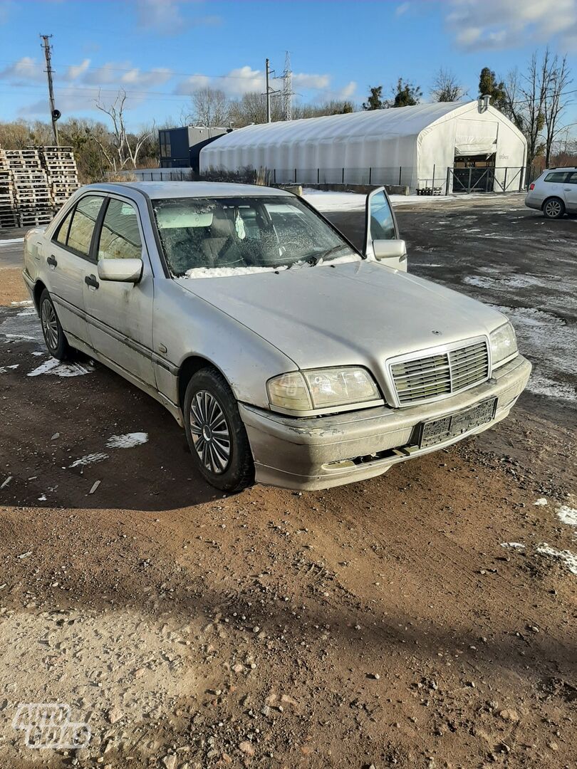 Mercedes-Benz C 200 2000 m Sedanas