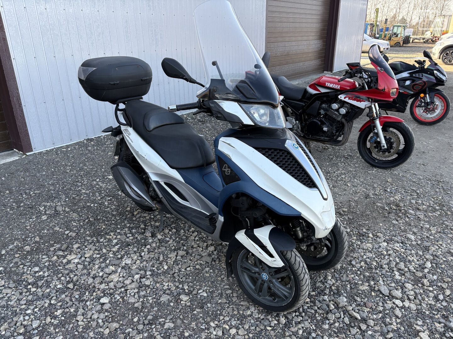 Piaggio MP-3 2012 y Three-wheel motorcycle