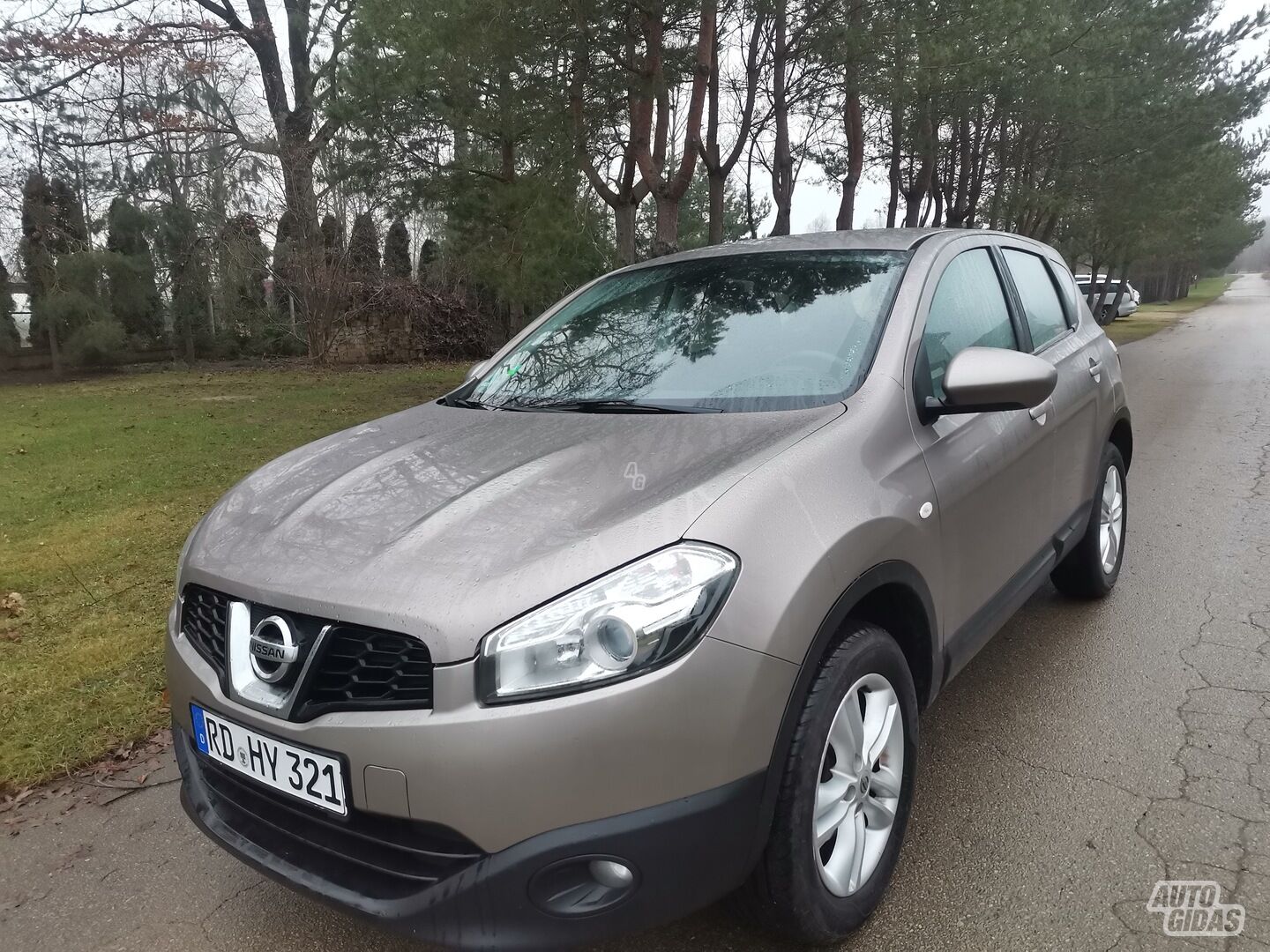 Nissan Qashqai 2011 г Внедорожник / Кроссовер