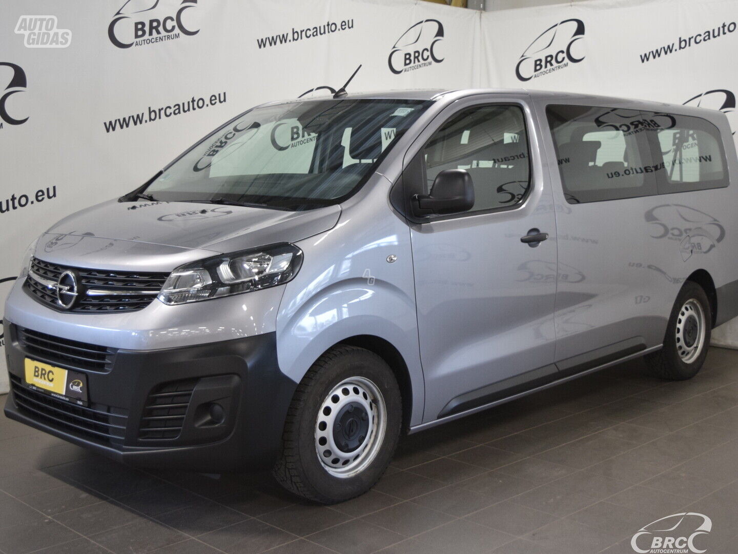 Opel Vivaro 9 Seats M/T 2022 y