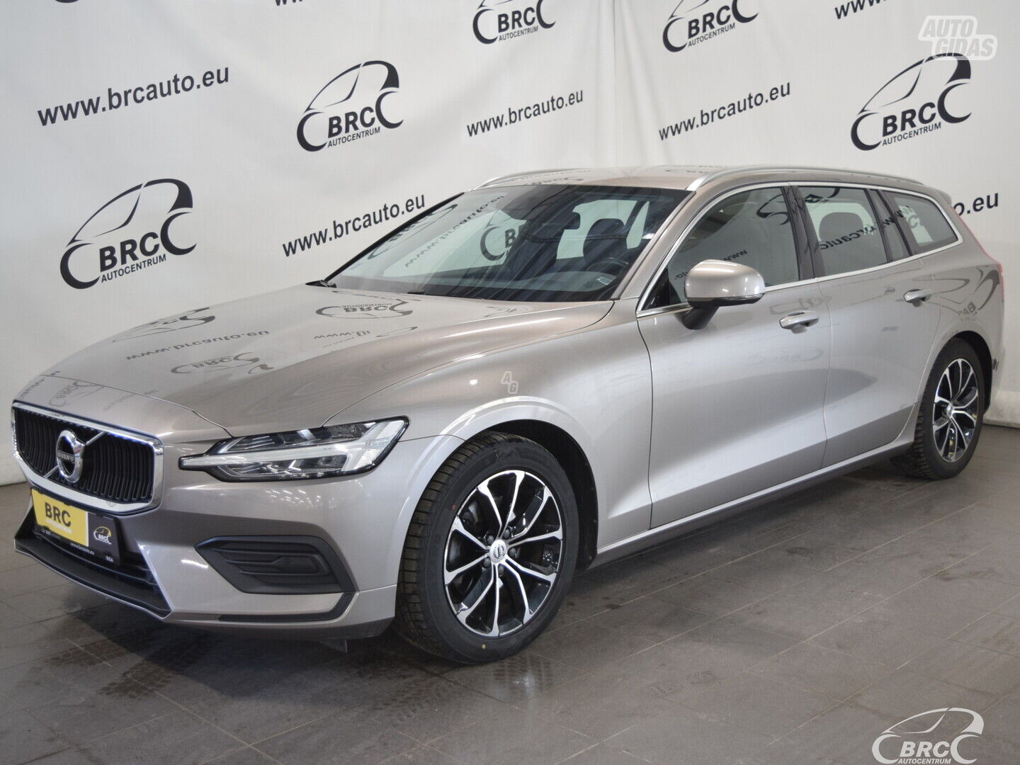 Volvo V60 D3 Momentum A/T 2019 m