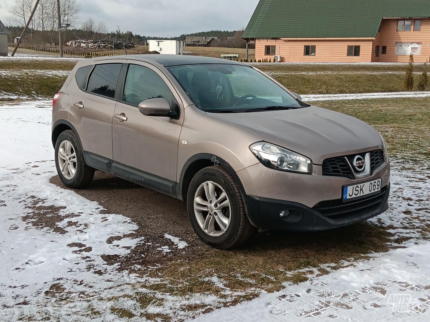 Nissan Qashqai 2011 г Внедорожник / Кроссовер