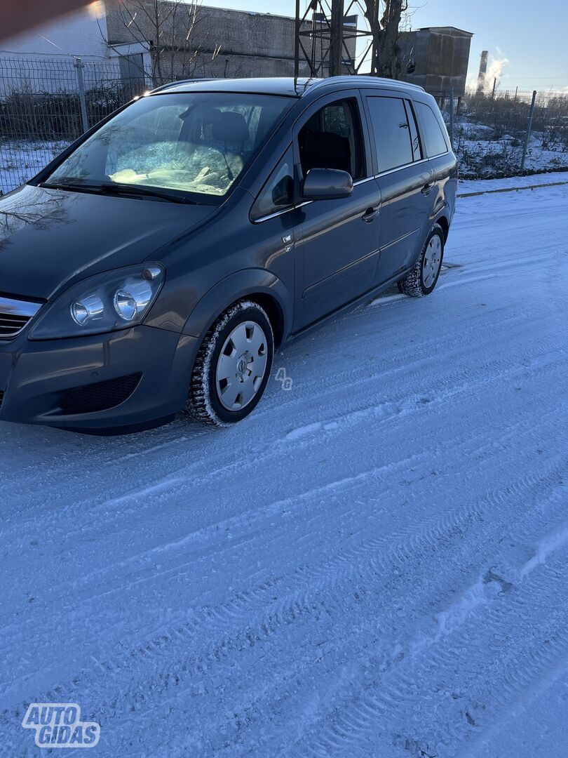 Opel Zafira 2011 г Минивэн