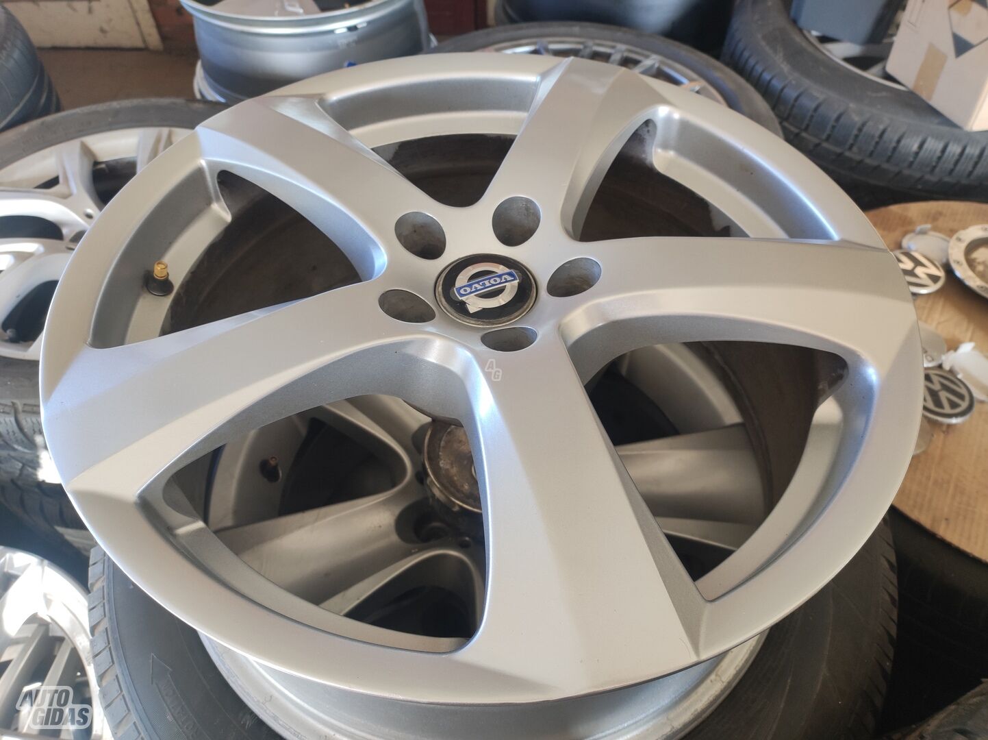 Mega et 42 light alloy R18 rims