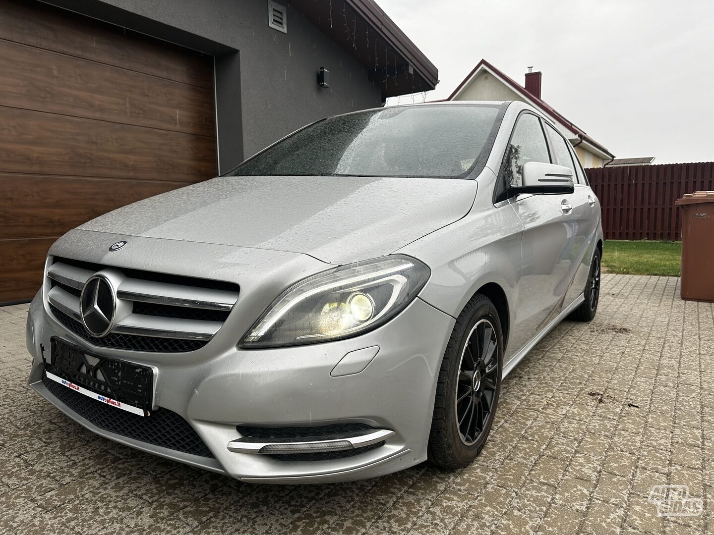 Mercedes-Benz B 160 2012 г Хэтчбек