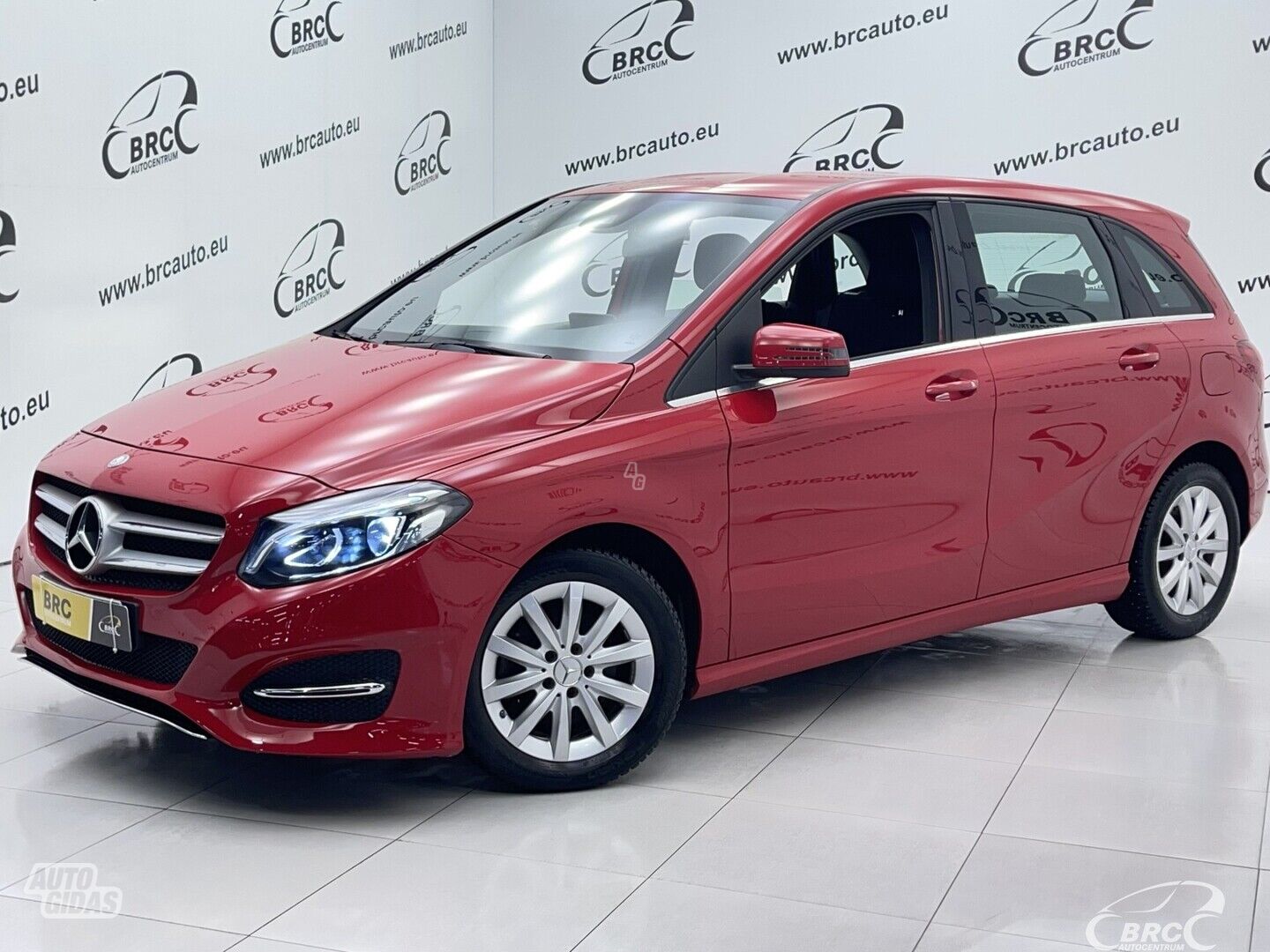 Mercedes-Benz B 180 2015 y Hatchback