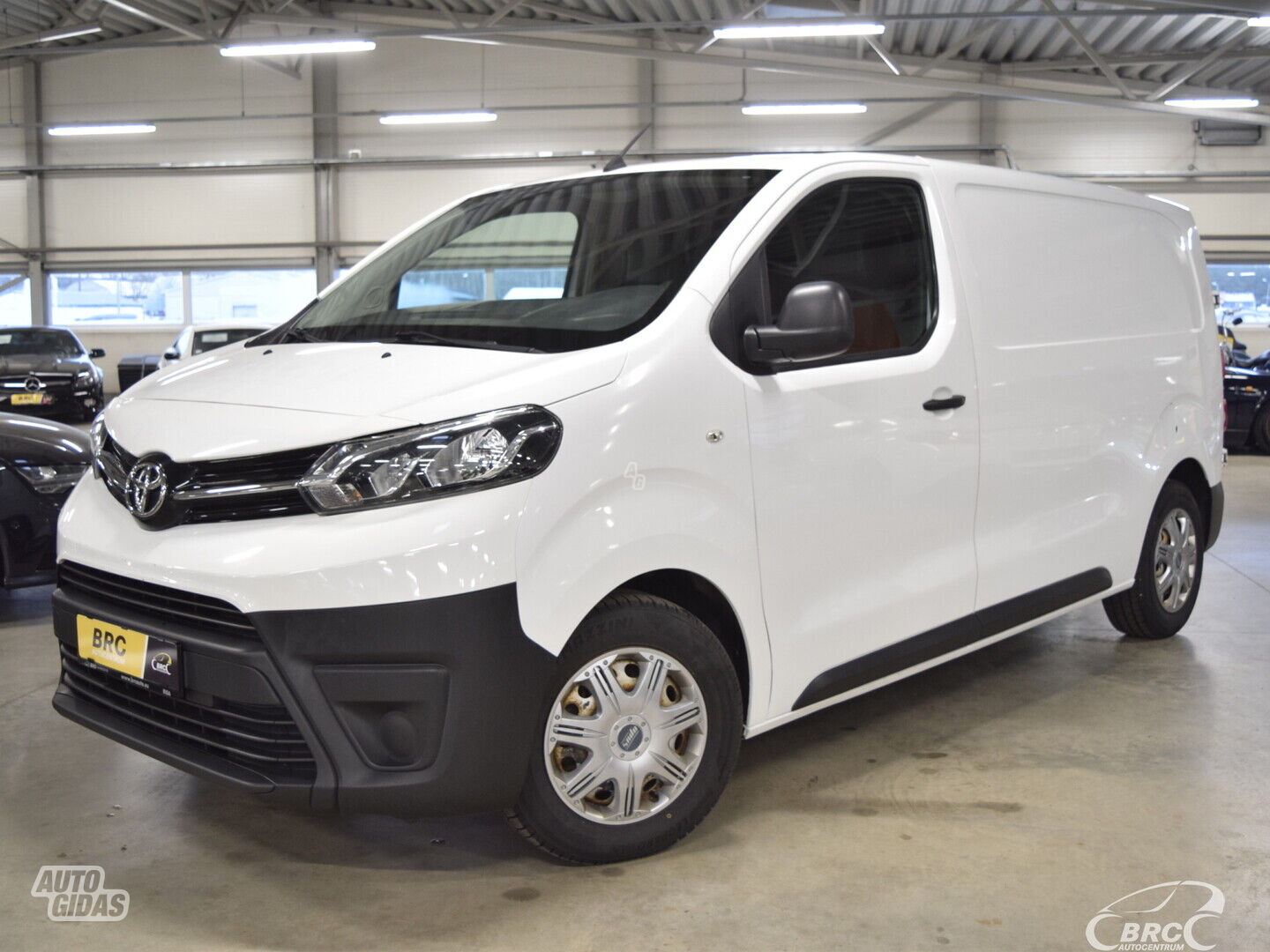 Toyota Proace 2017 y Commercial auto (with box)