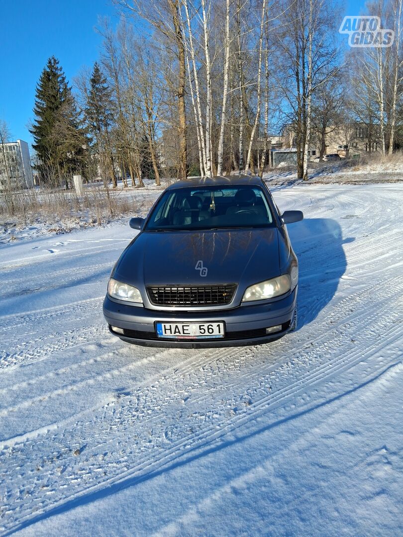 Opel Omega 2002 г Седан